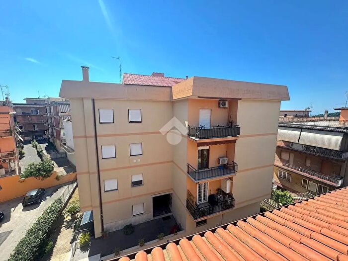 Appartamento trilocale in vendita in Via De Amicis, Genzano Di Roma