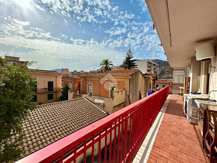 Appartamento bilocale in vendita in Corso dei Mille, Palermo