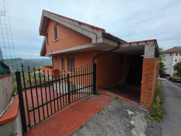 Appartamento con 5 locali in affitto in Via Eugenio Bruno, Chieti Città, Chieti