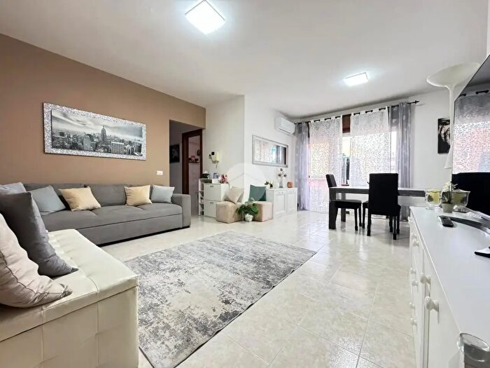 Appartamento trilocale in vendita in Via Beniamino Segre, Roma