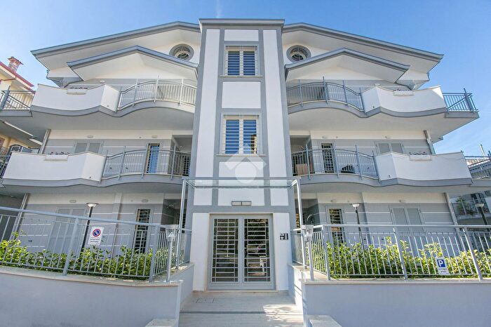 Appartamento trilocale in vendita in Via dei Pini, Fonte Nuova