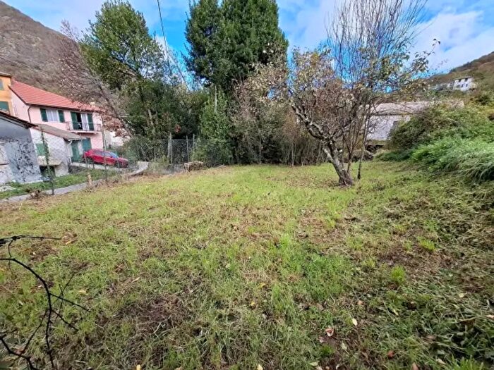 Appartamento trilocale in vendita in Neirone