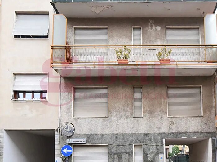 Casa trilocale in vendita in Via Garibaldi, Mariano Comense