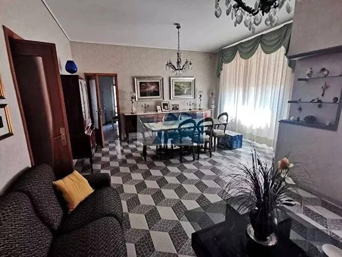 Appartamento con 7 locali in vendita in Noto