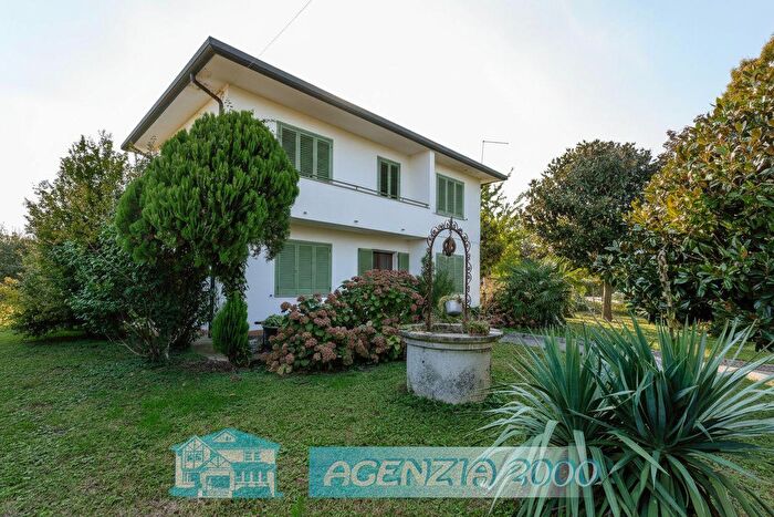 Casa quadrilocale in vendita in Via Cavour, Bagnoli Di Sopra