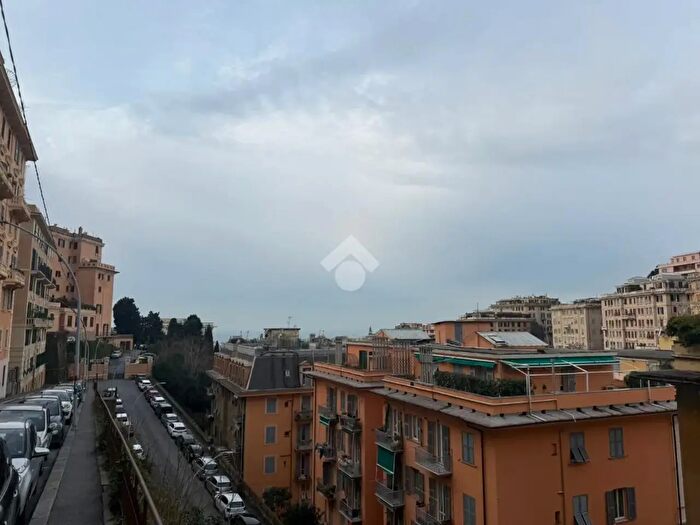 Appartamento con 7 locali in vendita in Via Acquarone, Genova