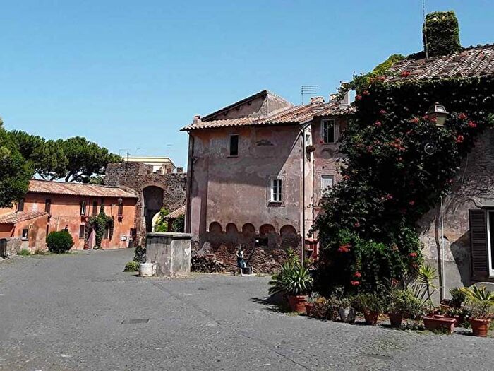 Appartamento trilocale in affitto in Via della Colonia, Ostia Antica, Roma