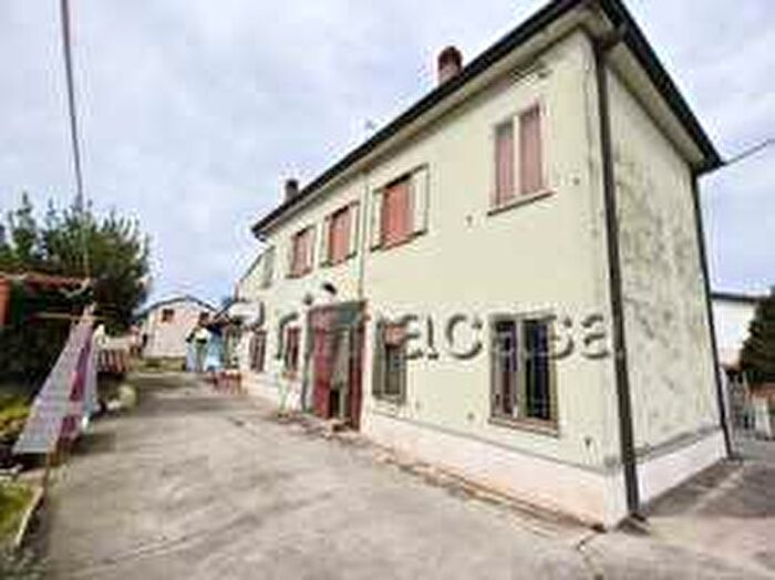 Casa con 10 locali in vendita in Via Marconi, Casaleone