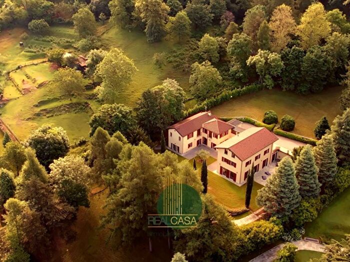 Casa con 6 locali in affitto in Via Gajum, Canzo