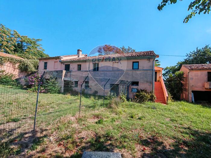 Casa con 10 locali in vendita in Contrada Chiarino, Recanati