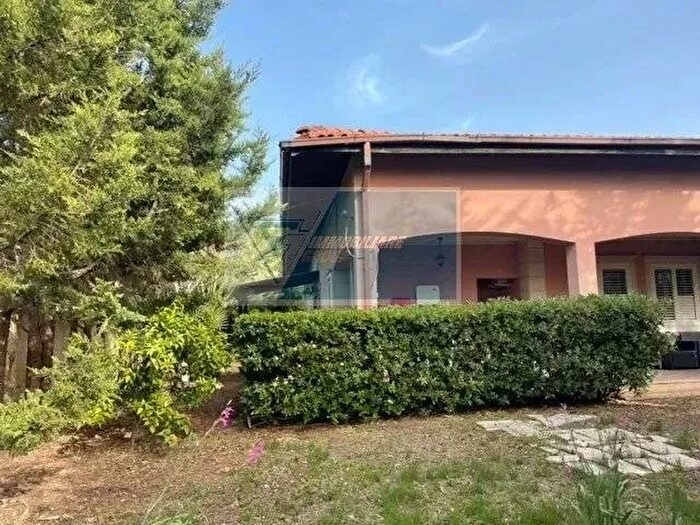 Casa con 9 locali in vendita in Melilli