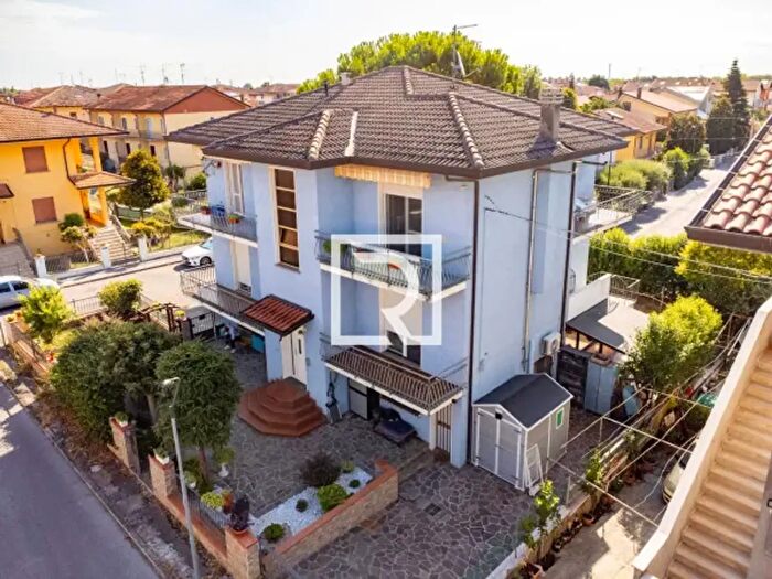 Casa quadrilocale in vendita in Via Oreste Leonardi, Savignano Sul Rubicone