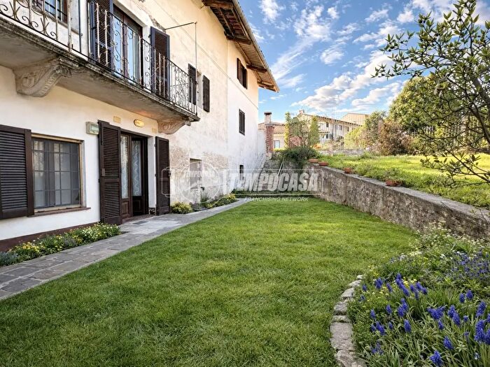 Casa con 6 locali in vendita in Via Stazione, Mercenasco