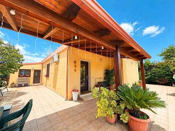 Casa quadrilocale in vendita in Via Renato Gattuso, Modugno
