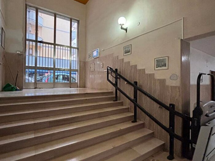 Appartamento quadrilocale in affitto in Via Croce Rossa, Rione Alto, Napoli