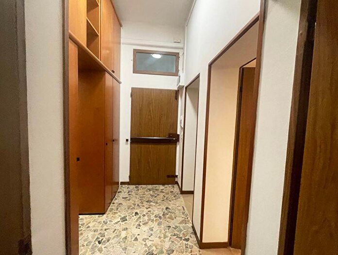 Appartamento trilocale in affitto in Via Giovanni Francesco Barbieri, Bolognina, Bologna