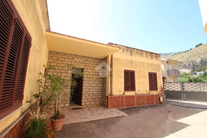 Casa con 5 locali in vendita in Via Penelope, Valderice
