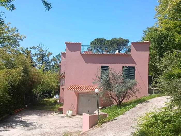 Casa con 6 locali in vendita in Via Cà Muratore, Gemmano
