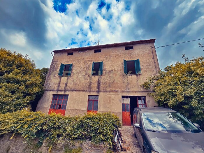 Casa con 8 locali in vendita in Via Casa di Gioma, Roccastrada