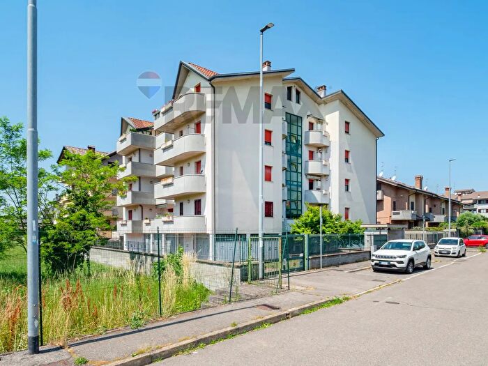 Appartamento trilocale in vendita in Pogliano Milanese