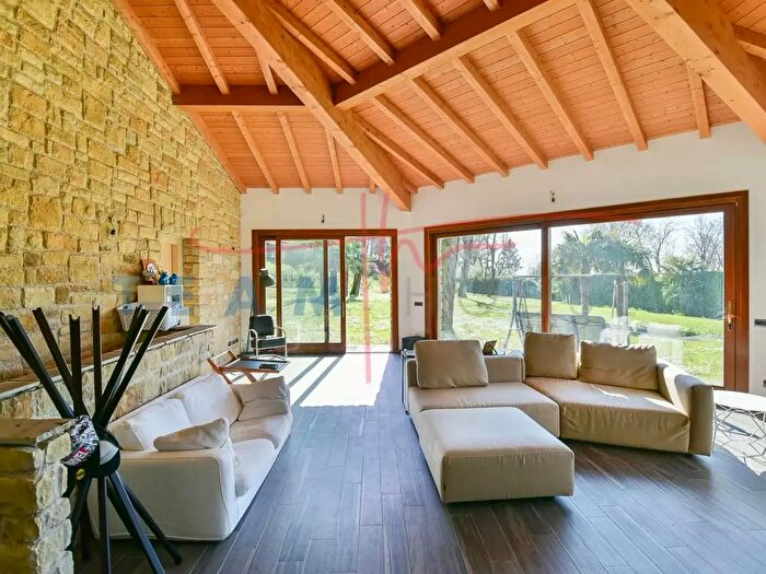 Casa quadrilocale in vendita in Eupilio