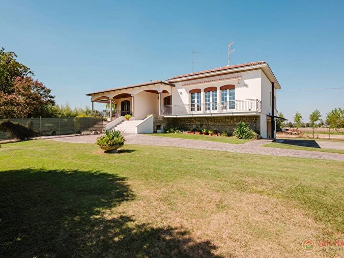 Casa con 6 locali in vendita in Via Statale, Corporeno, Cento