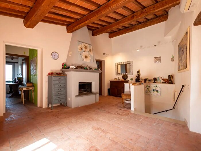 Appartamento trilocale in vendita in Via Morandi, Todi