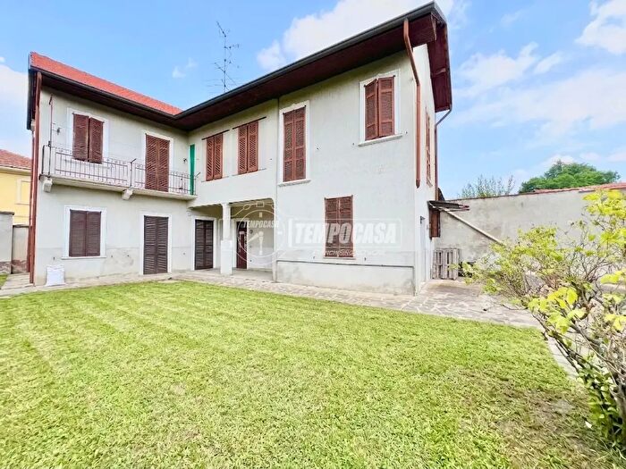 Casa trilocale in vendita in Via Dante, Lonate Pozzolo