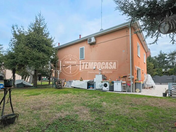 Appartamento quadrilocale in vendita in Via Dini E Salvalai, Massa Lombarda