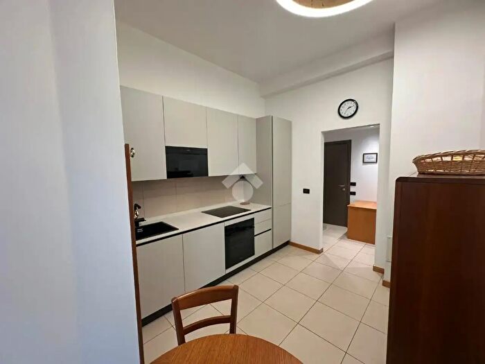 Appartamento quadrilocale in affitto in Via Aurispa, Milano