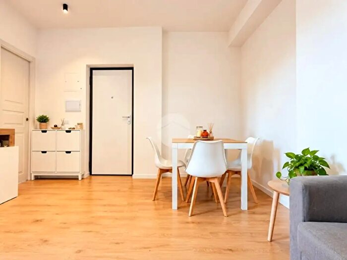 Appartamento trilocale in vendita in Via Ravenna, Milano