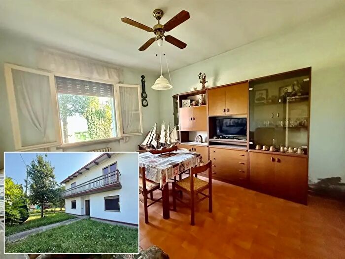 Casa con 8 locali in vendita in Via Basilica, Ravenna