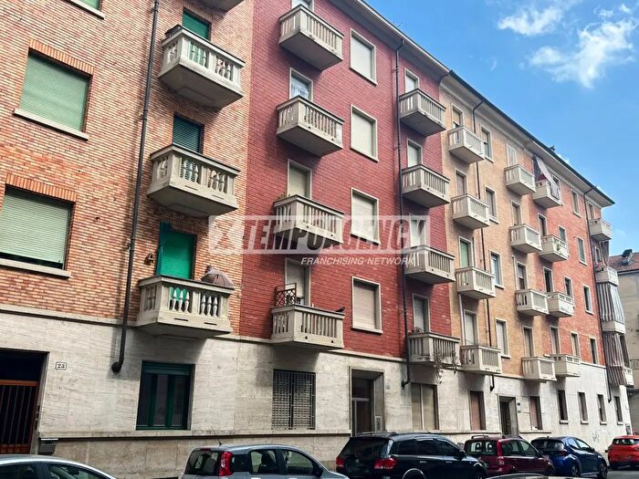 Appartamento trilocale in vendita in Via Omegna, Torino