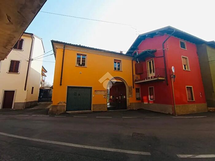 Appartamento trilocale in vendita in Via Castello, Mozzanica