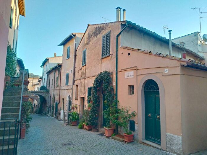 Casa trilocale in affitto in Via degli Archi, Tuscania