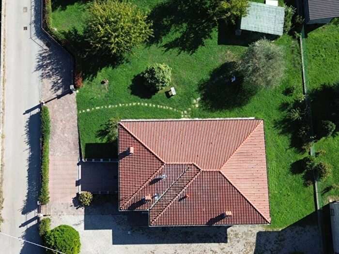 Casa con 5 locali in vendita in Via Altinada, Centro, Angera