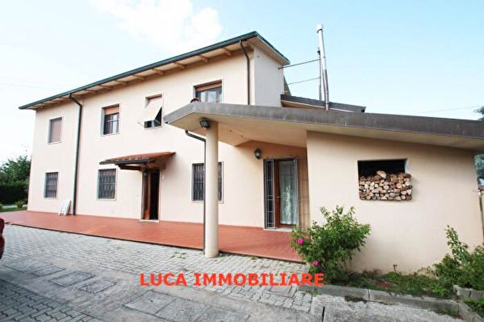 Casa con 6 locali in vendita in Via del Bozzo alla Rena, Altopascio