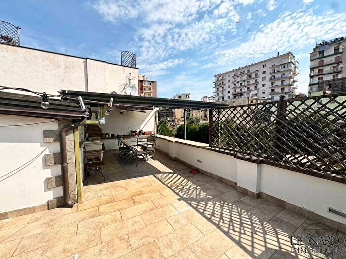Appartamento trilocale in affitto in Calata San Francesco, Vomero, Napoli