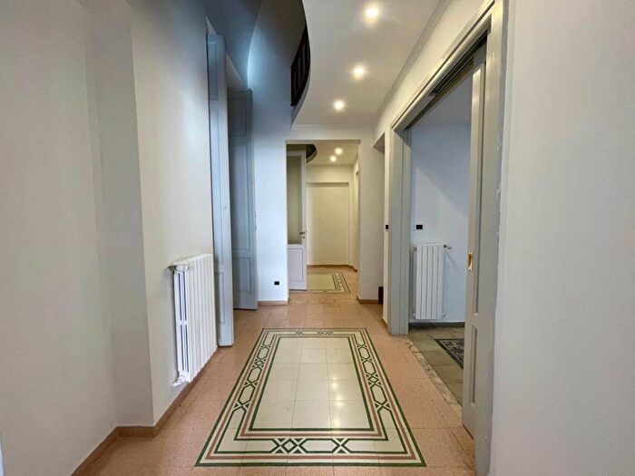 Appartamento trilocale in affitto in Via Amedeo, Trani