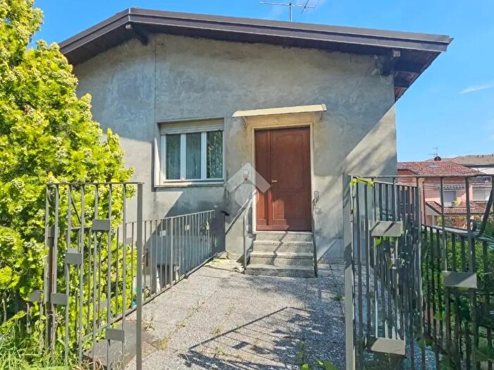 Appartamento quadrilocale in vendita in Via C Pietro Porro, Induno Olona
