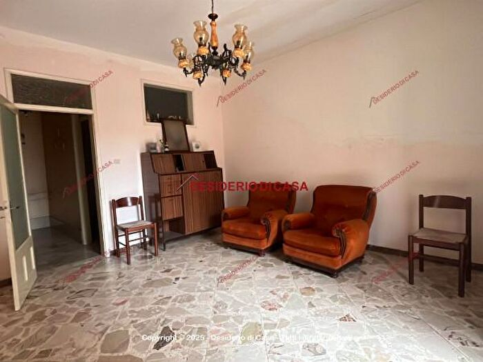 Casa con 6 locali in vendita in Via Mulino, Castelbuono