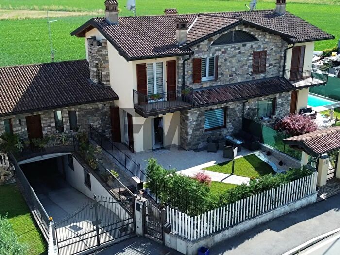 Casa quadrilocale in vendita in Via Pontoglio d, Palosco
