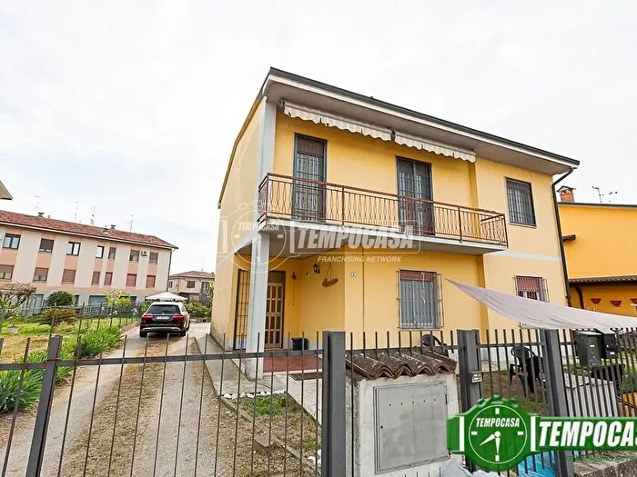 Appartamento trilocale in vendita in Via Ceresa Paolo, Ossago Lodigiano