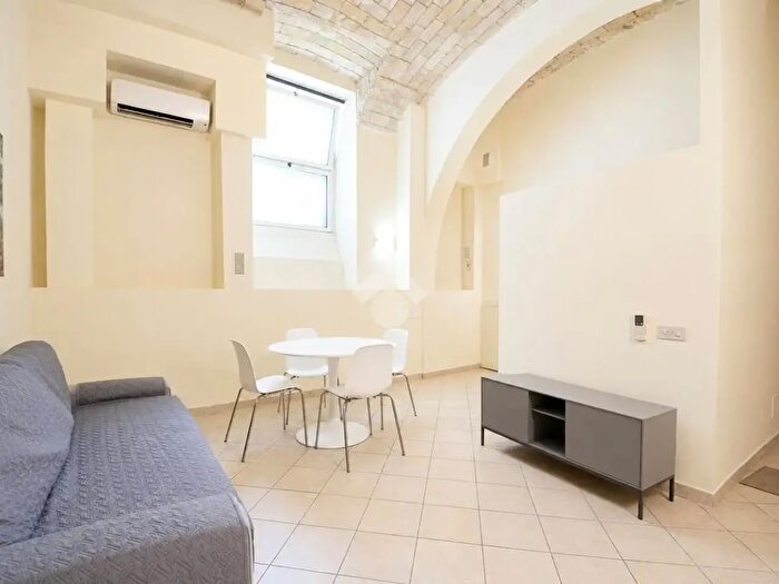 Appartamento trilocale in vendita in Via Taro, Roma