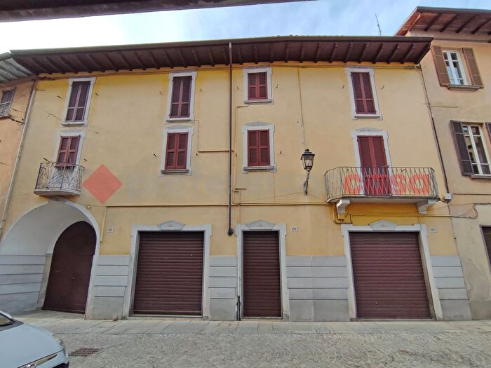 Casa con 8 locali in vendita in Via Dante, Gozzano