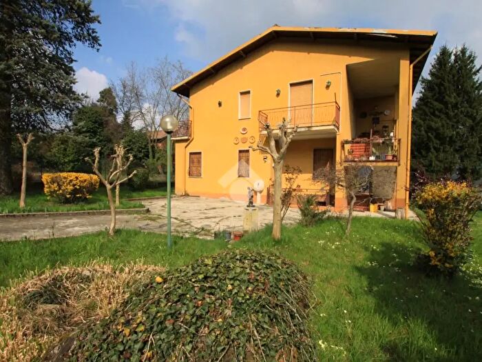 Casa con 6 locali in vendita in Via Monte Grappa, La Valletta Brianza