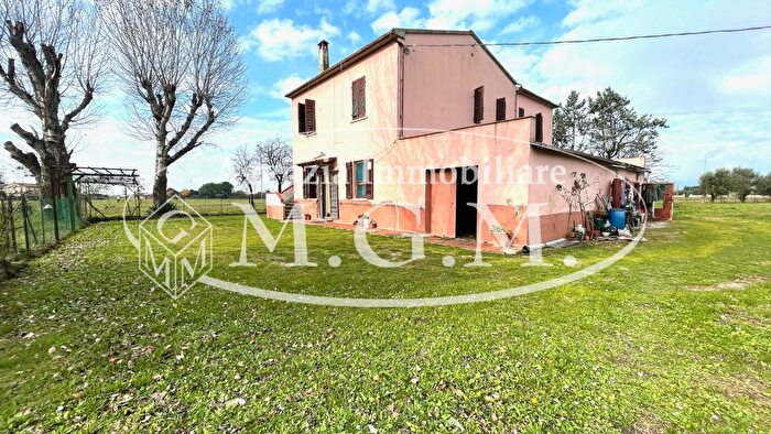 Casa con 8 locali in vendita in Pontedera