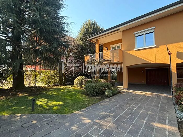 Casa con 5 locali in vendita in Via Ceppo, Merate