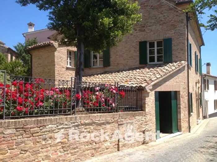 Casa con 6 locali in vendita in Via Mura, Fratte Rosa