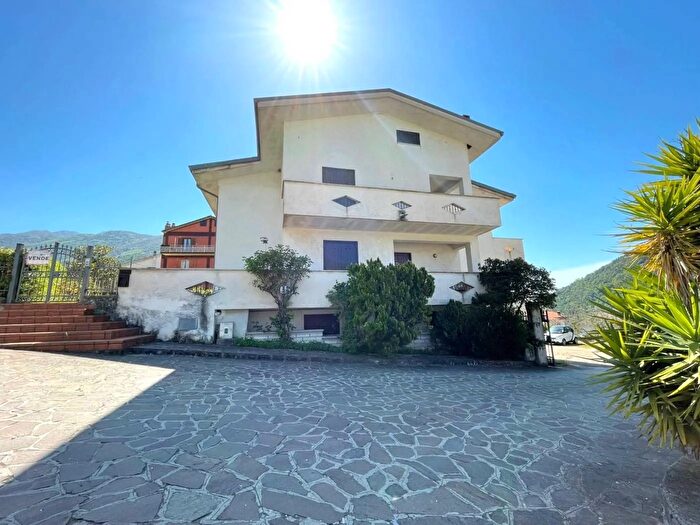 Casa con 10 locali in vendita in Via Marrone Colle San Magno Frosinone, Colle San Magno